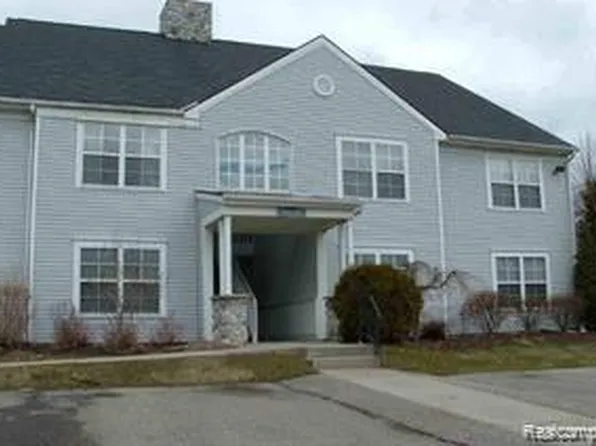 12342 Saint Andrews Way #75, Fenton, MI 48430