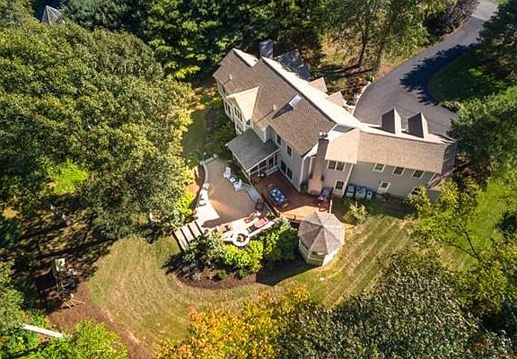3rd image of 19 Farrington Ln