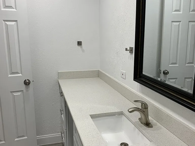 Oak Manor Apartments — Photo 25