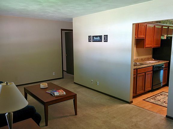 5th image of 550 Traubel Dr