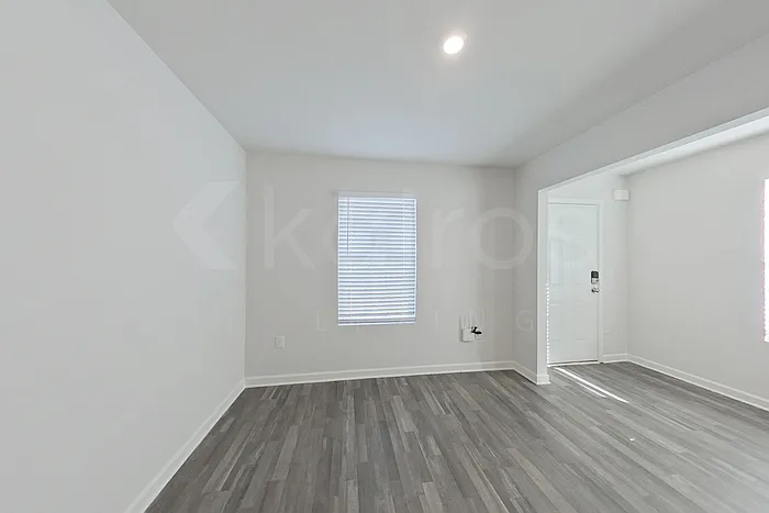 4 bed, 2.5 bath, 2376 sqft, $2,345 — Photo 3