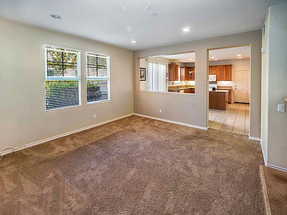 4th image of 822 Amethyst Ave