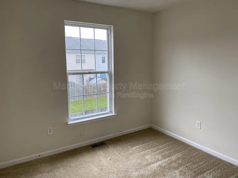 2909 Broyhill Ct — Photo 14