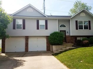 829 Cedar Valley Dr, Maryville, IL 62062