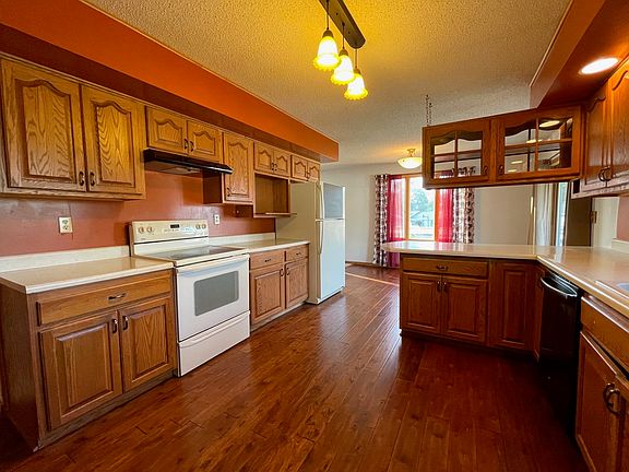 5th image of 6 Centennial Dr