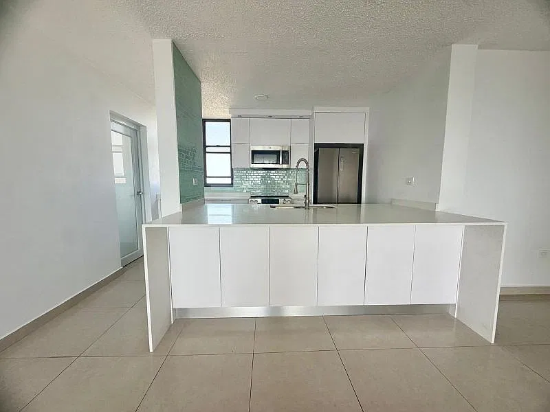 3 bed, 2.0 bath, 1300 sqft, $3,000 — Photo 4