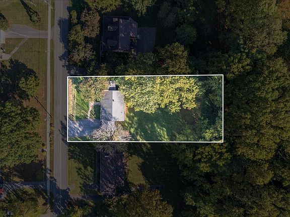 5th image of 915 Lake Dr