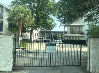 127 Highway 22 E APT E13, Madisonville, LA 70447