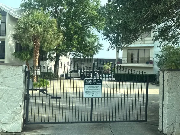127 Highway 22 E APT E13, Madisonville, LA 70447