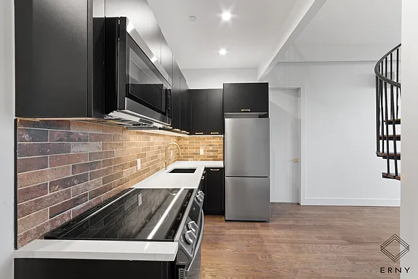 Rented by ERNY LLC | media 3