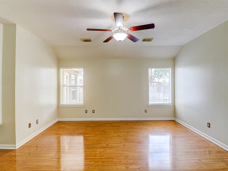 3323 Pioneer Bend Ln — Photo 21