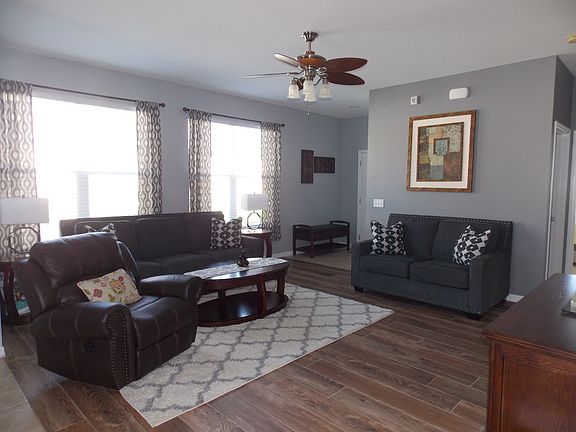 3rd image of 10833 Lemay Dr