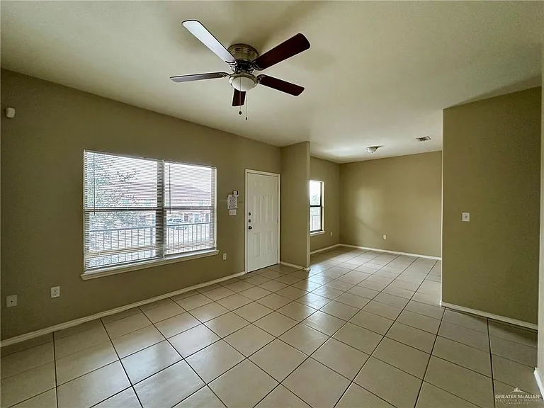 2010 Miroslava Ave #12 — Photo 4