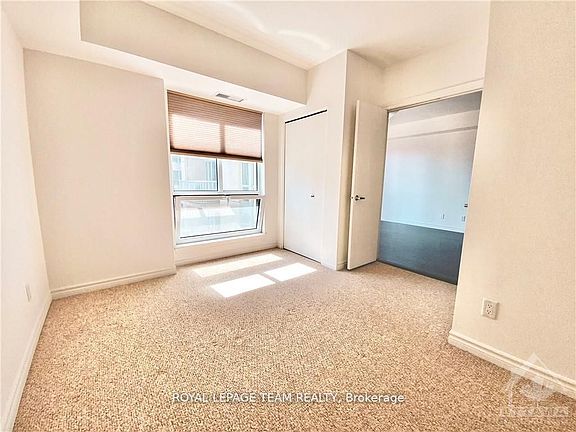 5th image of 234 Rideau St #1011