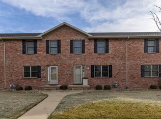 1822 Glenbridge Rd, Bloomington, IL 61704