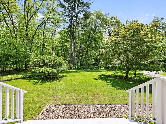 4th image of 7 Hickory Hill Rd