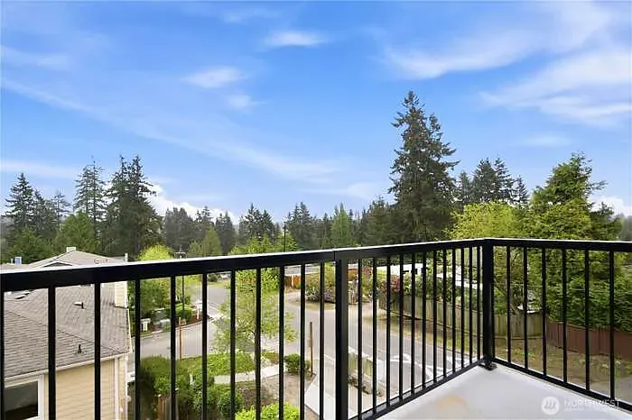 3 bed, 2.5 bath, 1922 sqft, $3,838 — Photo 4