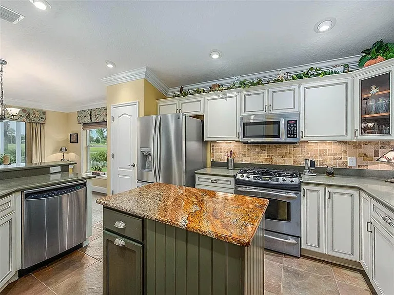 1281 Pendleton Cir — Photo 16