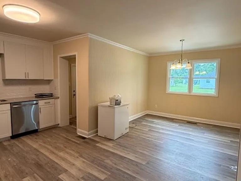 3318 S Irby St — Photo 3