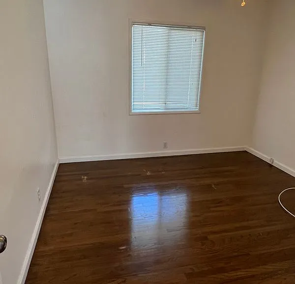 7400 Midfield Ave — Photo 6