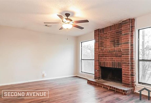 3rd image of 732 Creekview Ct