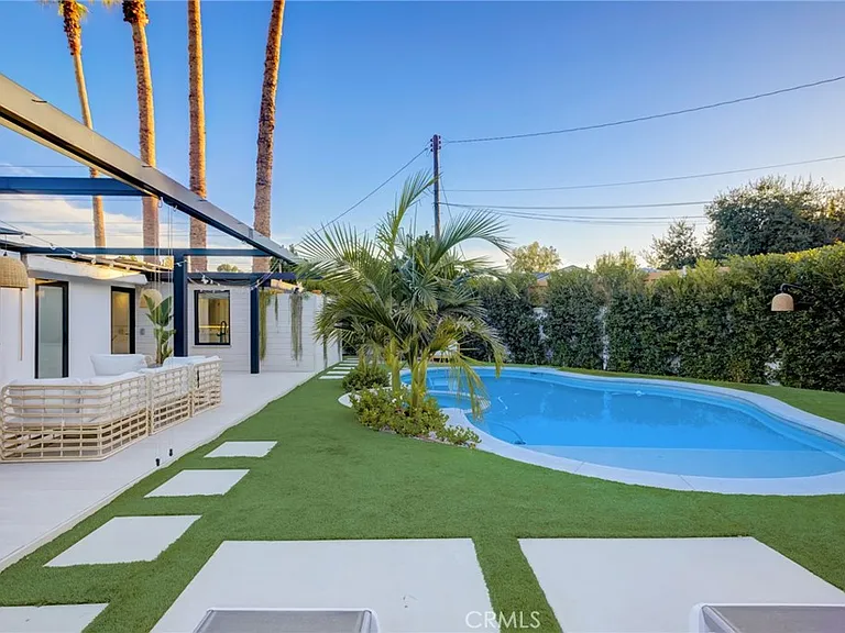 8161 Encino Ave — Photo 59