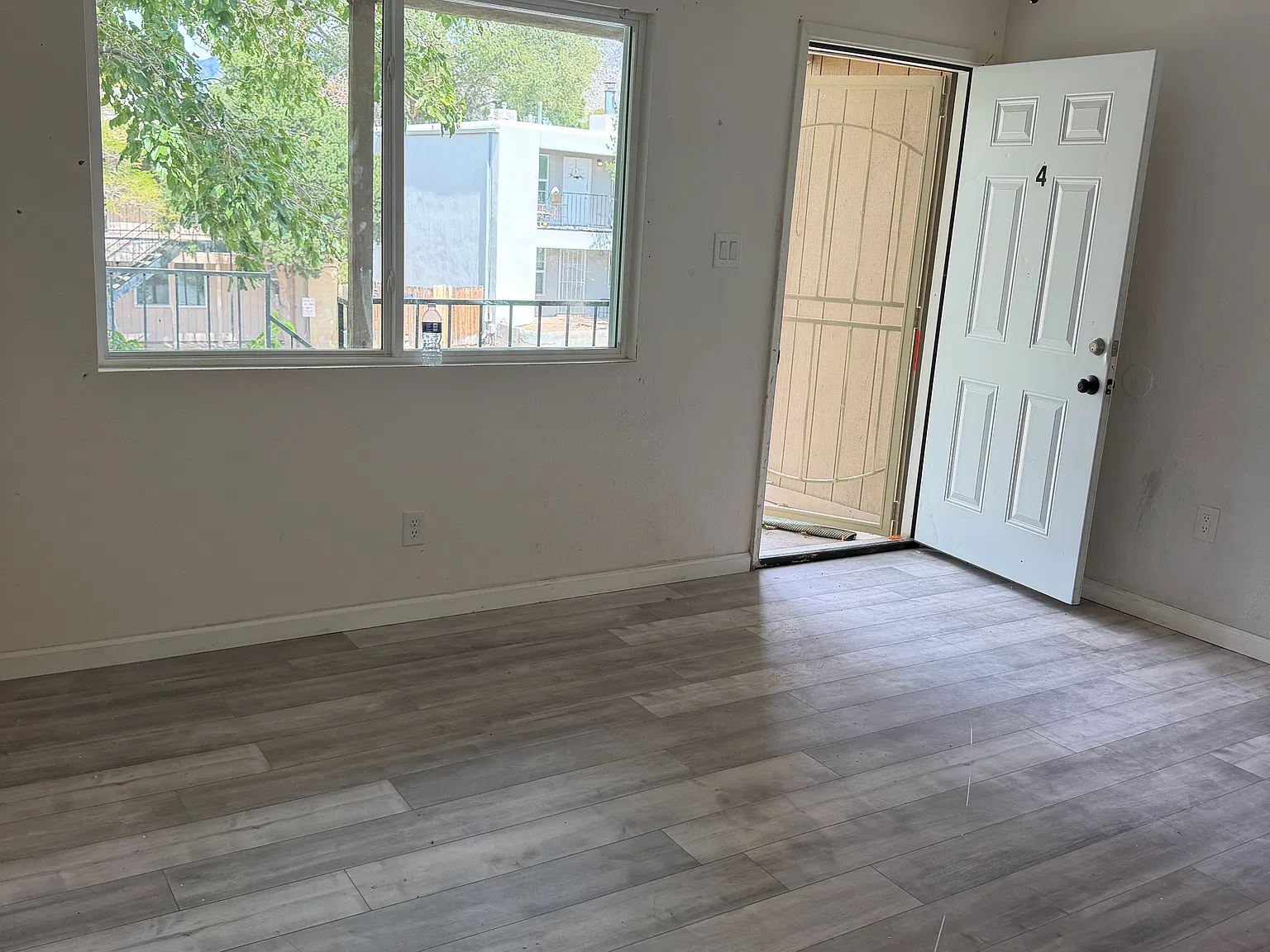 1 bed, 800 sqft, $1,000 — Photo 2