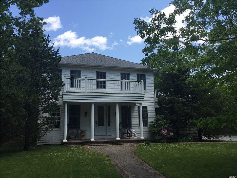1st image of 4 Dogwood St