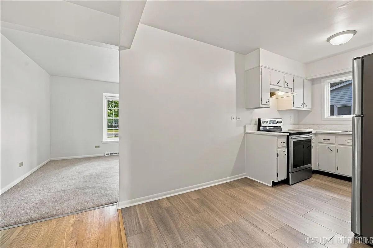 3 bed, 1000 sqft, $2,200 — Photo 4