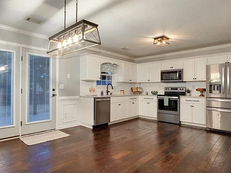 756 Keyes Dr — Photo 6