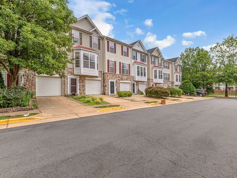 5937 Kirkcaldy Ln — Photo 2
