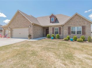 18060 Astor Dr, Fayetteville, AR 72704