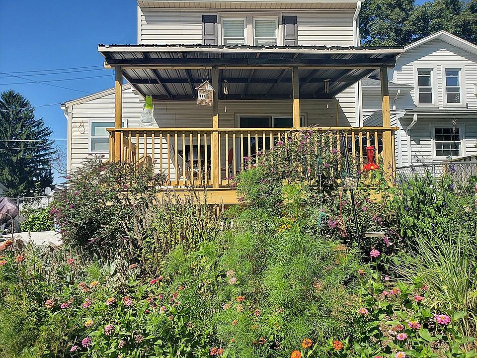 Deck Overlook  Fenced Yard