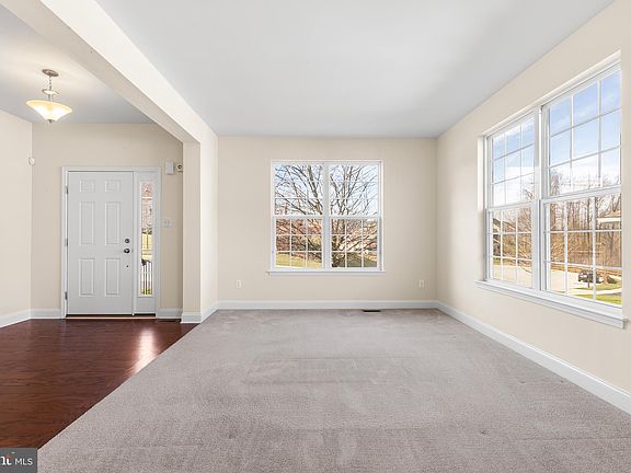 5th image of 429 Lockport Ln