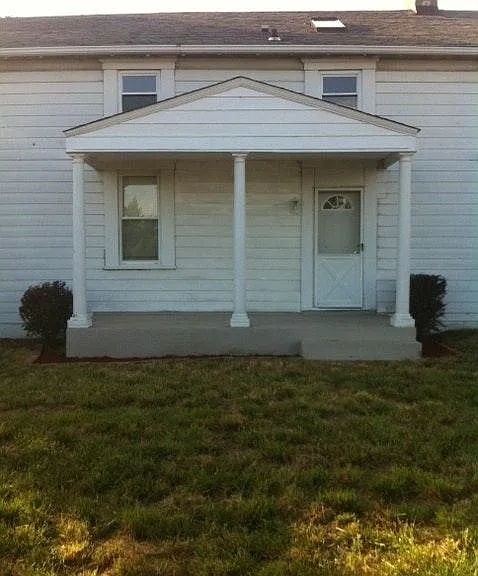 975 Pine Ave — Photo 1
