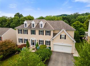 8026 Maureen Dr, Cranberry Township, PA 16066