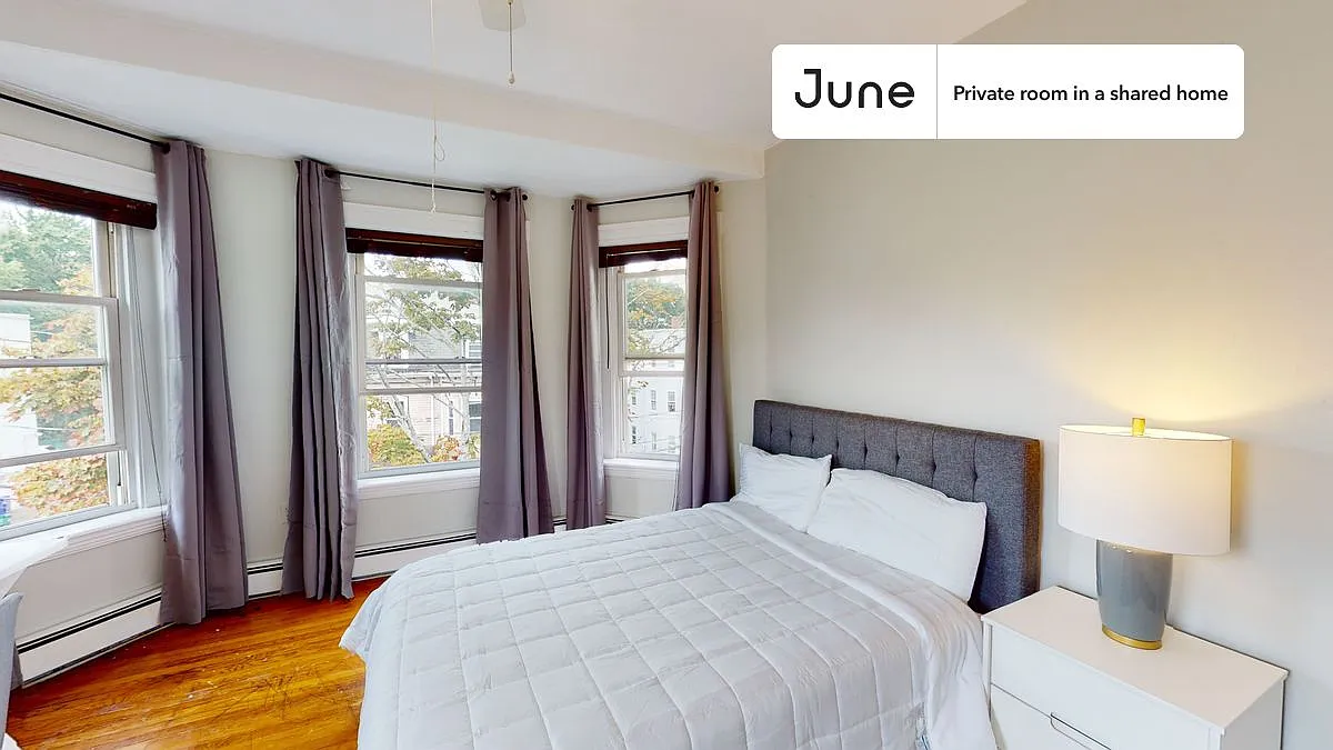 Full bedroom in 4 bed/2 bath home in Allston #1390 B — Photo 1