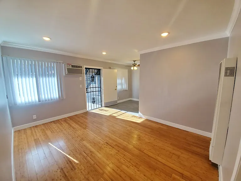 1334 Las Palmas Ave — Photo 13