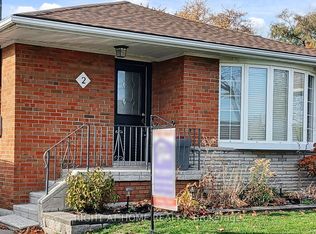 2 Barnes Cres, Toronto, ON M1G 1Z9