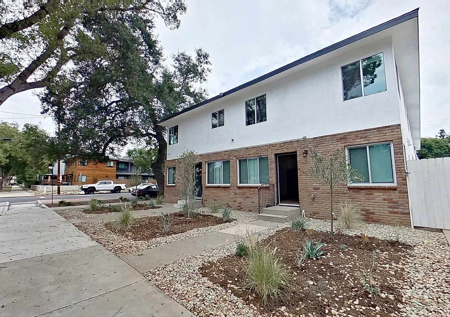 829 N Garfield St — Photo 1