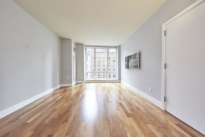 1st image of 250 E 53rd St APT 402