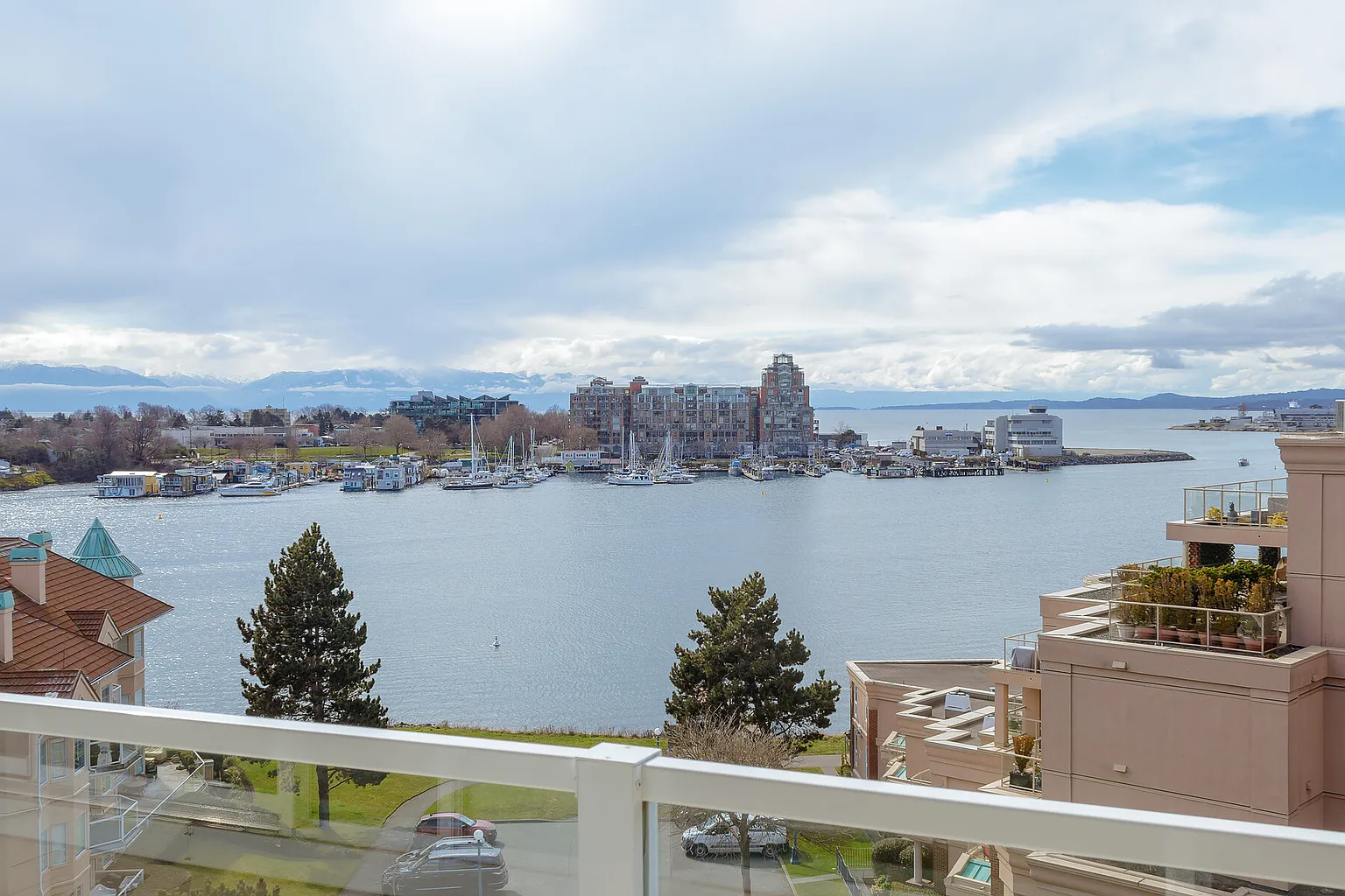 68 Songhees Rd #605 photo 1