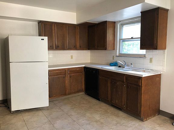 3rd image of 1818 Cromwell Dr