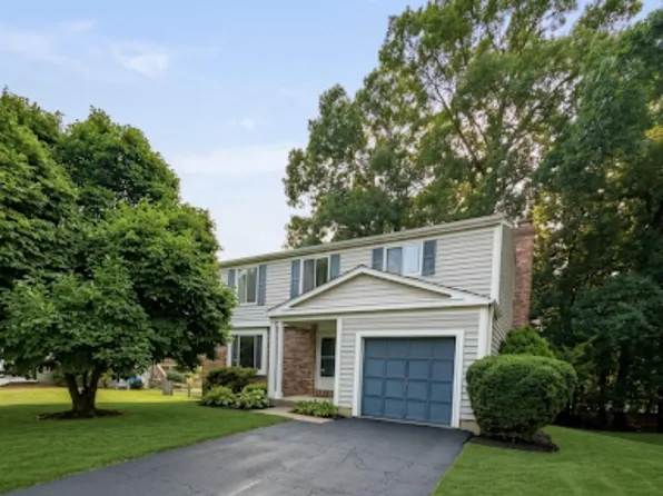 106 Yew Ct, Sterling, VA 20164