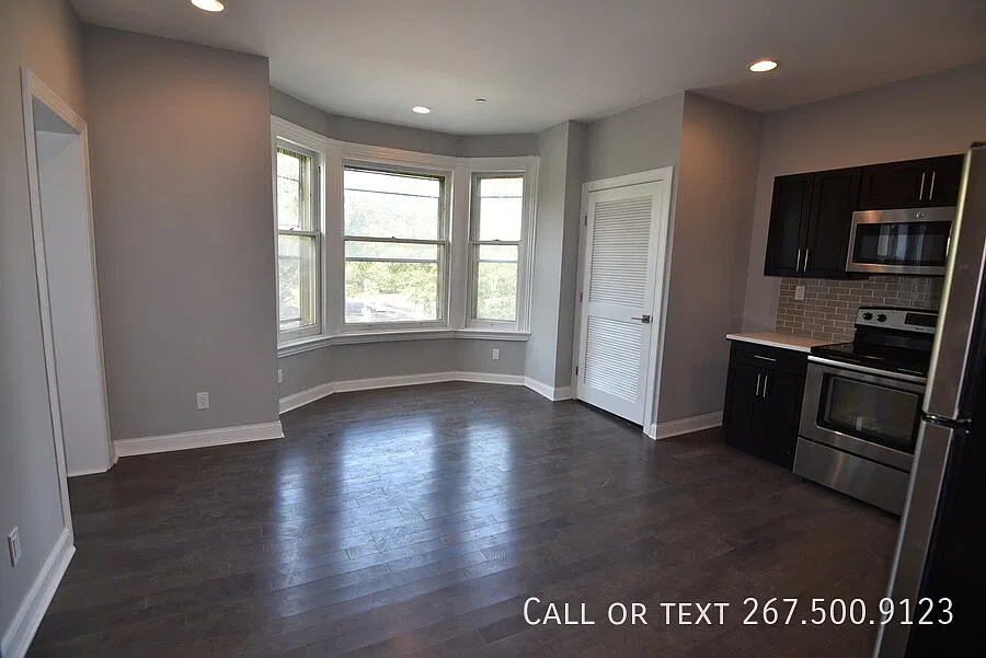 Great 1BR unit with everything you need. First month free! — Photo 2