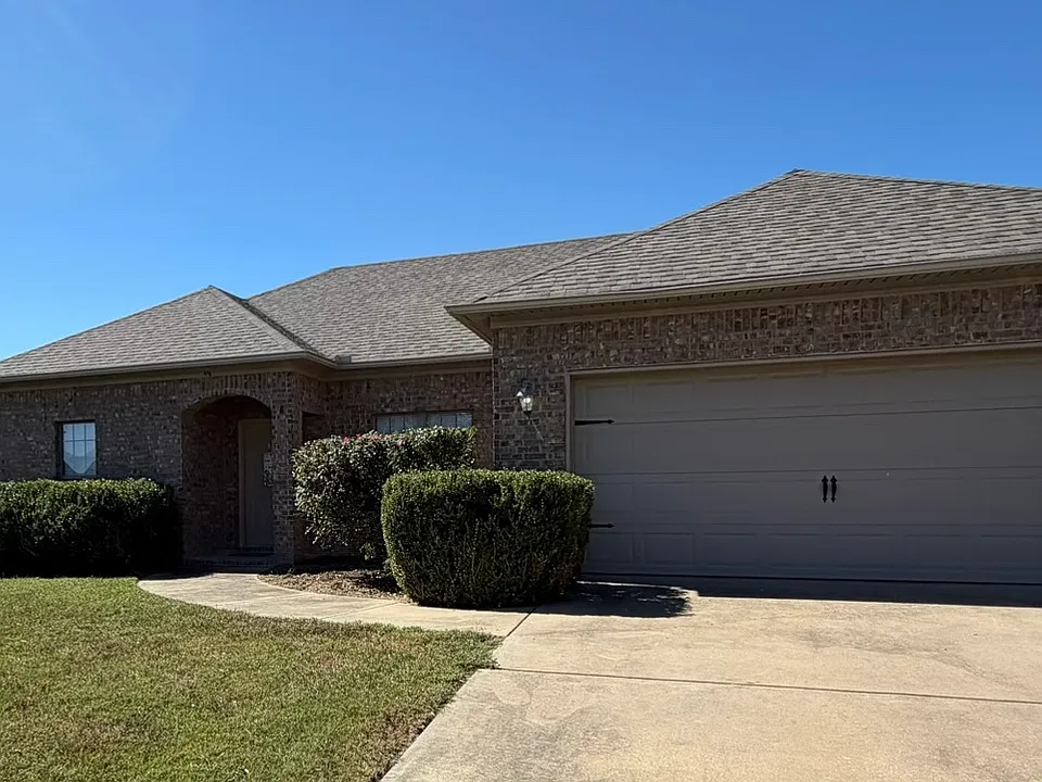 8 Golden Leaf Dr