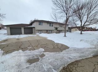 1319 32nd Ave SW #2, Minot, ND 58701