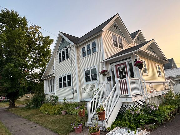 2nd image of 400 Maple St