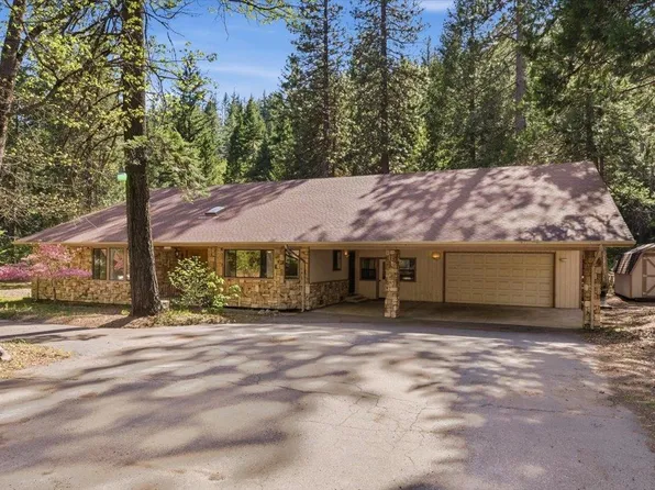 2121 Tanager Ln, Mount Shasta, CA 96067