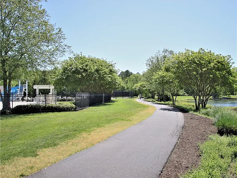 4706 Twin Hickory Lake Dr — Photo 23